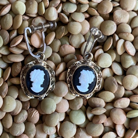 Jewelry - Elegant Gold Tone Earrings with Black & White Cameo Feminine Face Screw On VTG